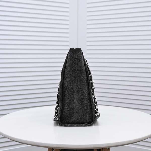 シャネルバッグ背面デザイン